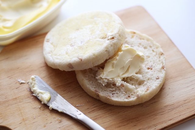 マーガリンの危険性 バターとの違いと健康への影響について